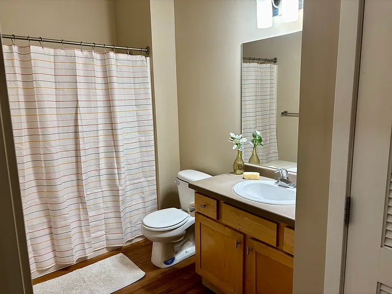 Vantage Flats Apartments — Photo 10