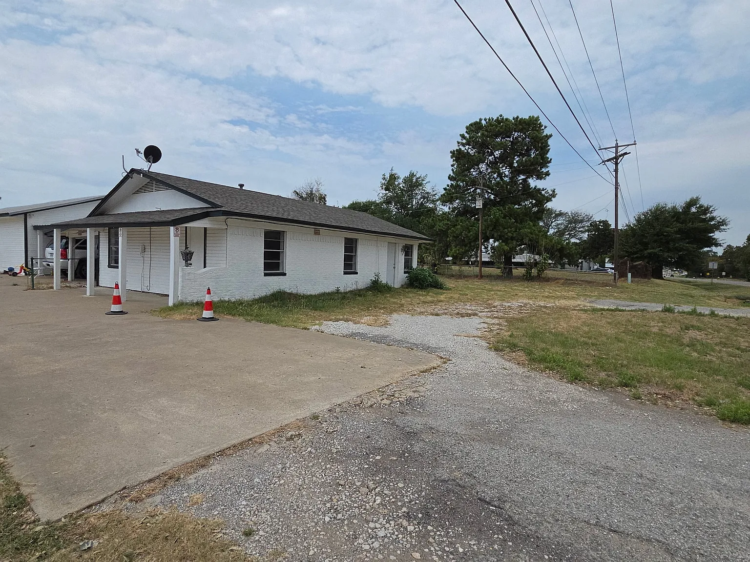 3 bed, 1000 sqft, $1,200 — Photo 2
