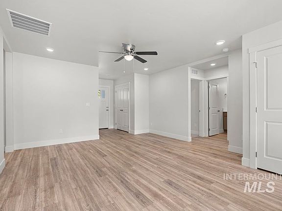 4th image of 1903 Oregon Ln
