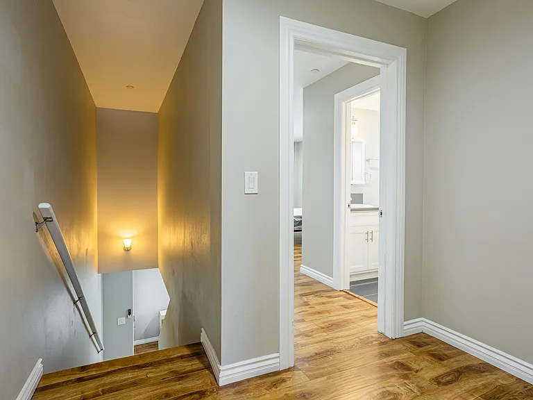 1201 W 36th Pl — Photo 11