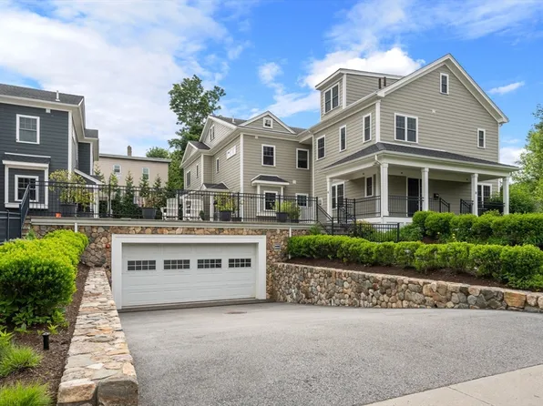 16-26 Dalby St Unit 4, Newton, MA 02458