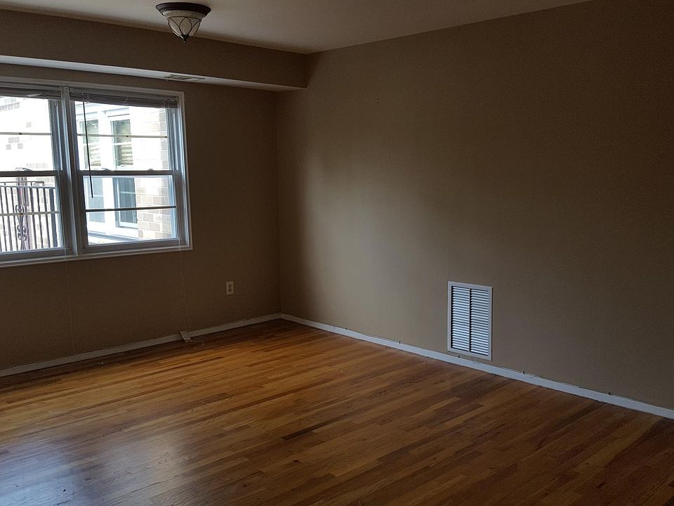 2nd image of 167 Cromwell Ave