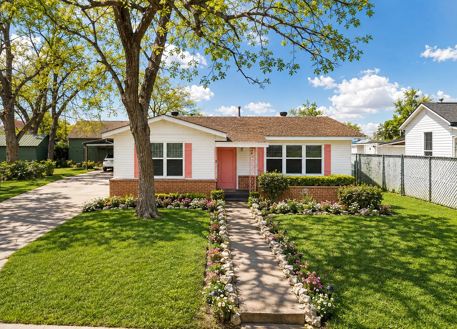 3 bed, 1352 sqft, $1,600 — Photo 4