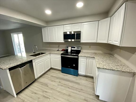 4th image of 2079 Jodi Ln
