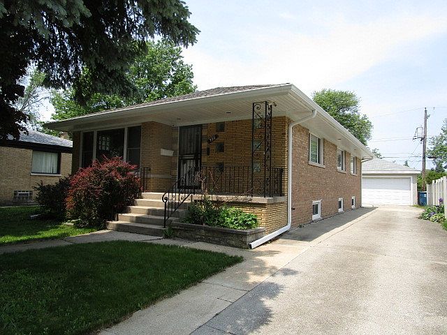 1st image of 722 E 163rd Pl