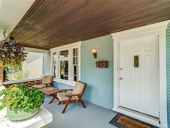 2nd image of 542 Santa Cruz Ave