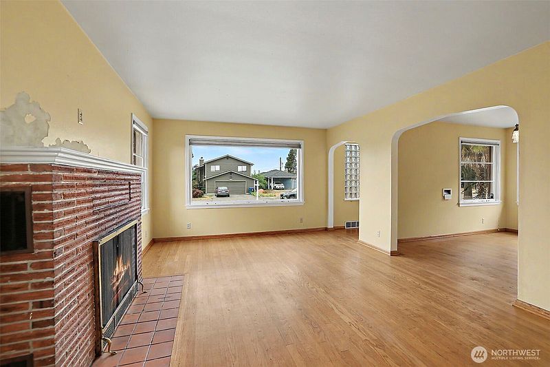 4th image of 3914 13th Avenue S