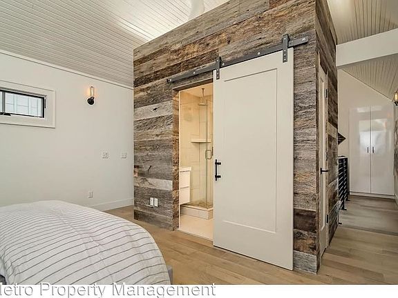 5th image of 322 NE Black Apple Ln
