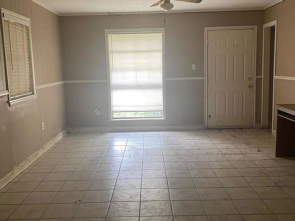 3rd image of 2112 Sheila Dr