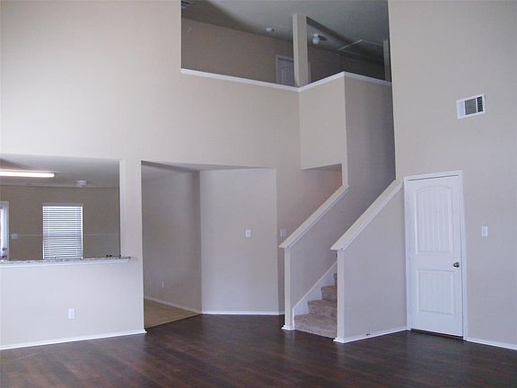 3rd image of 2913 Lismore Dr