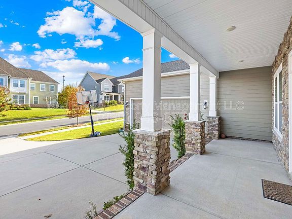 4th image of 4004 Petersburg Dr