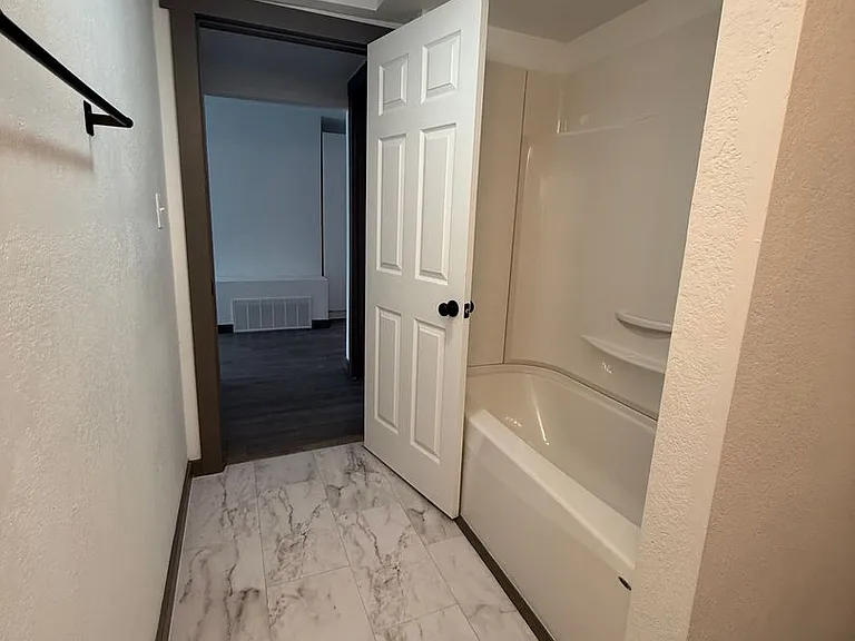 2551 S Main St — Photo 7