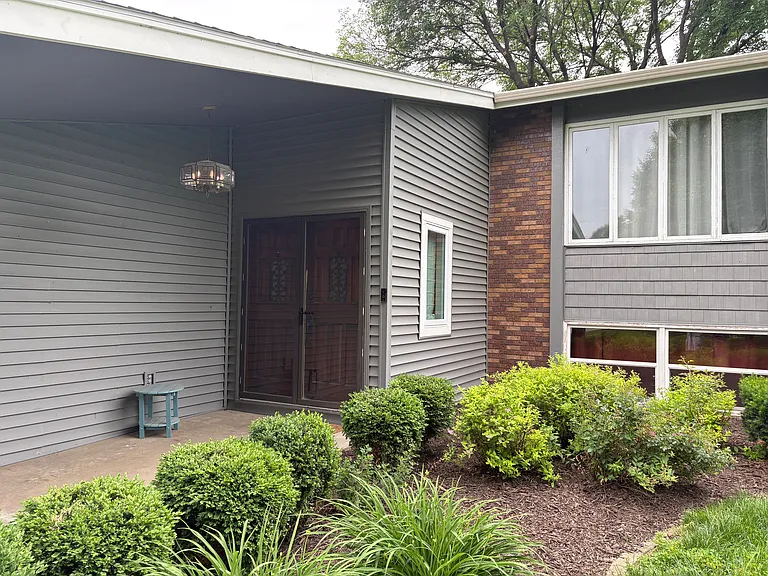 12811 Nicholas St — Photo 10