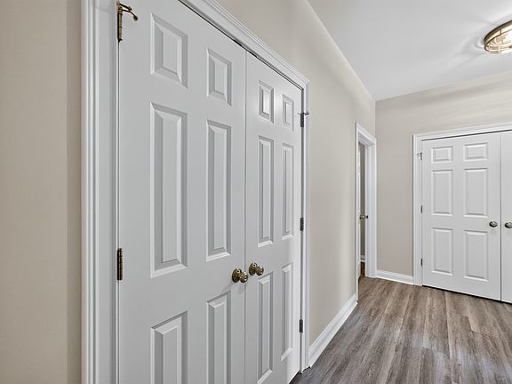 5th image of 366 Millbridge Dr
