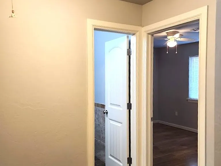 Campbell St Duplex — Photo 13
