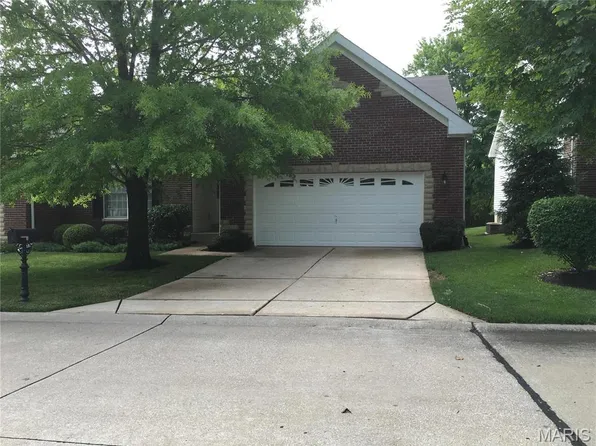 16 Bayswater Rd, Saint Louis, MO 63128