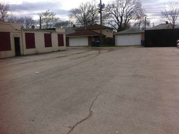 3rd image of 760 Burnham Ave #Commercial