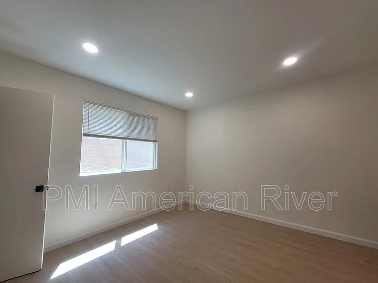 5403 Martin Luther King Jr Blvd — Photo 8