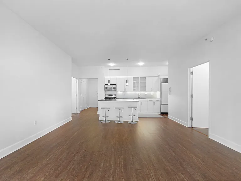 212 E 57th St #3A — Photo 6