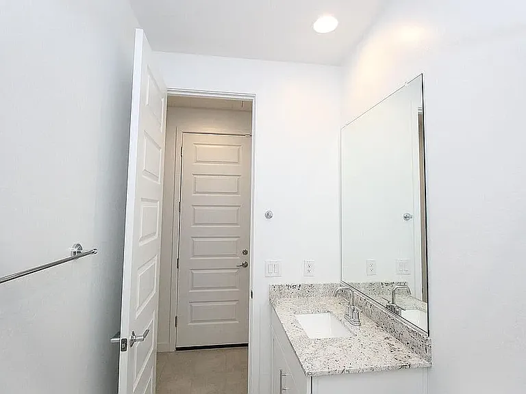 4427 N 94th Dr — Photo 36