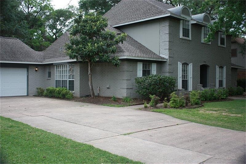 1st image of 213 Huckleberry Dr