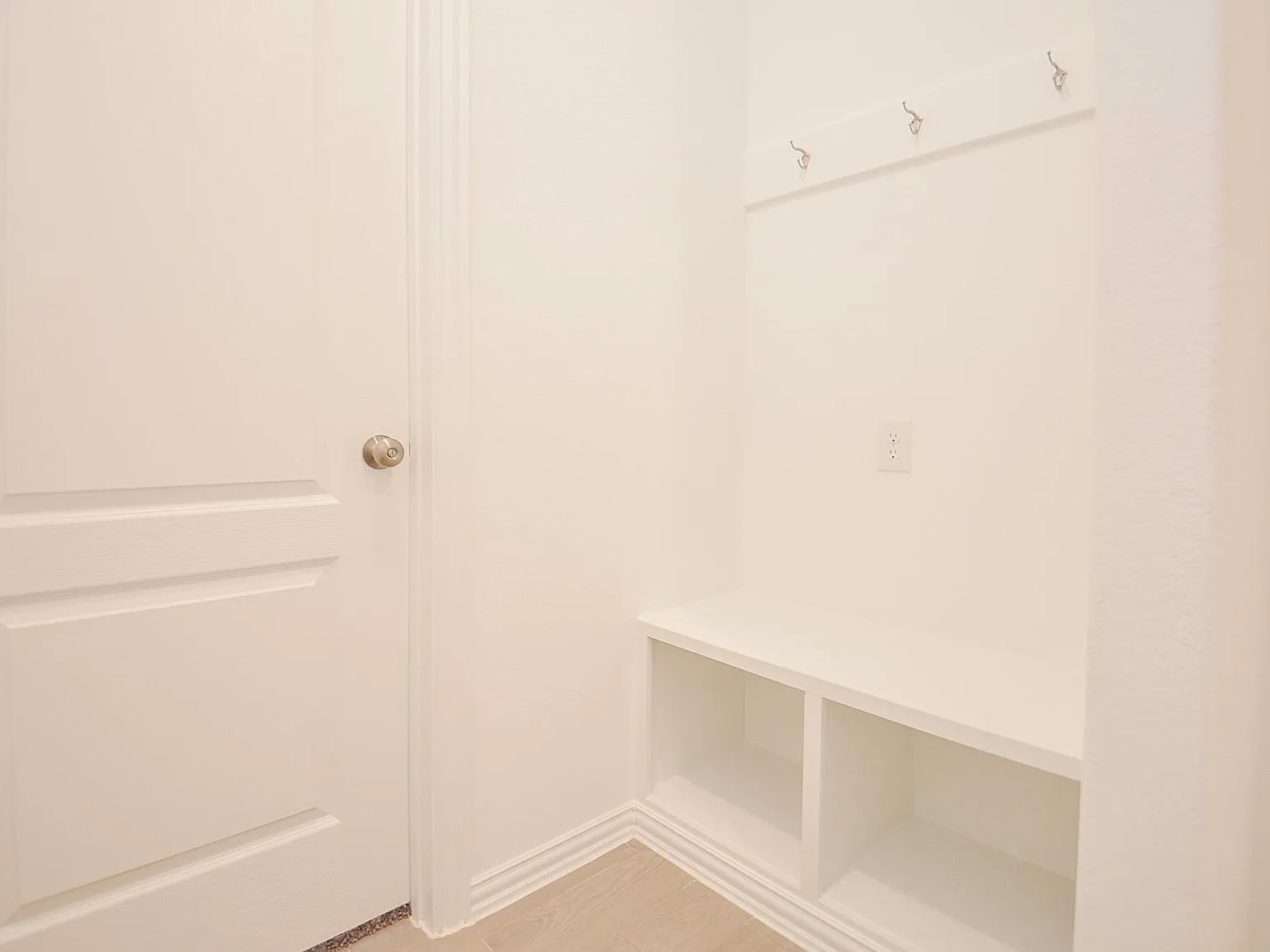 4 bed, 3.0 bath, 2017 sqft, $2,425 — Photo 4