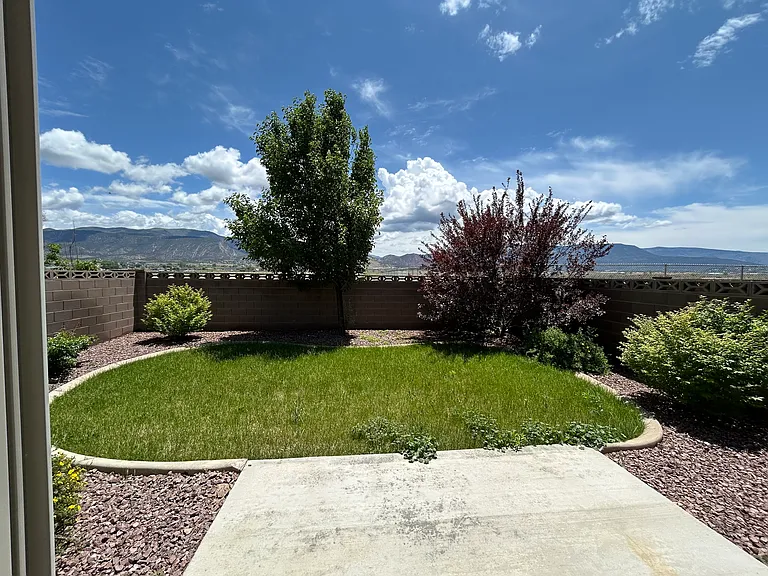 2692 N Clark Pkwy — Photo 1