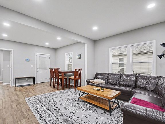 4th image of 1008 S 32nd St