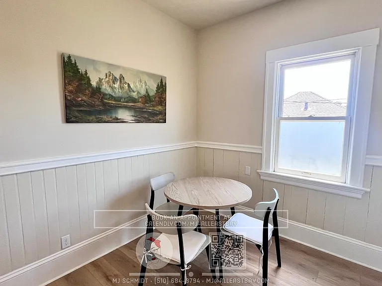 Large top floor 3 bedroom fully furnished walking distance to UC Berkeley Campus! — Photo 7