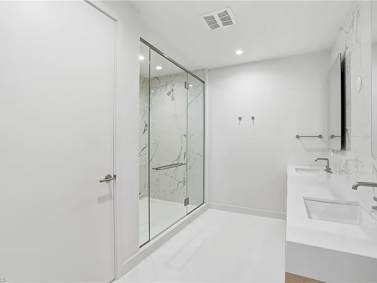 5100 Seagrass Blvd #306 — Photo 33