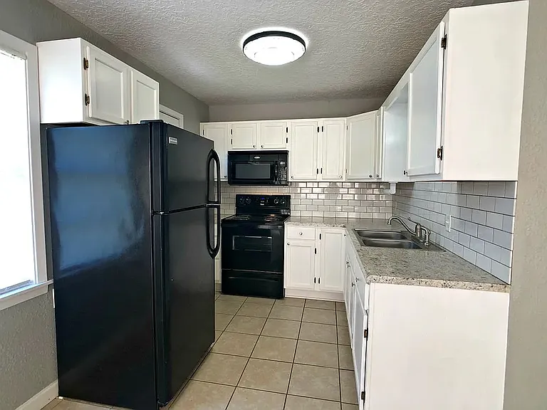 435 S Beech St — Photo 2