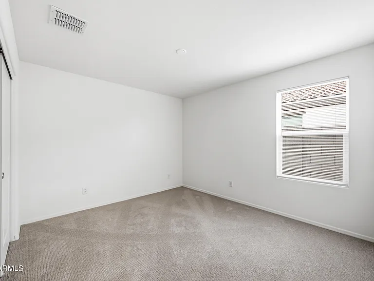 24661 W Jessica Ln — Photo 4