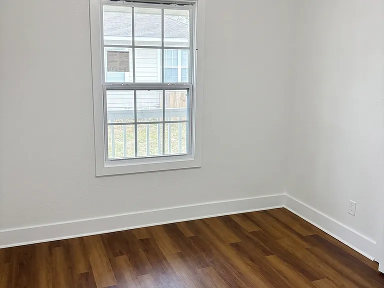 1165 Cannon St — Photo 8