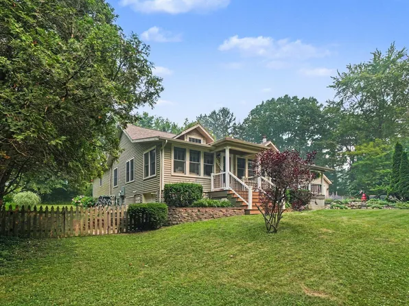 5359 Riverside Dr, Coloma, MI 49038