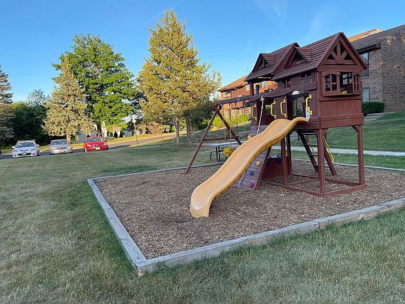 3rd image of 9074 N Park Plaza Ct