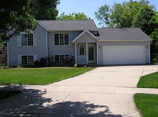 1335 Trailside Ct NW, Grand Rapids, MI 49504