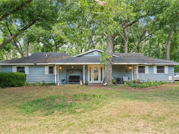 111 Timberlane Dr, Coffeyville, KS 67337