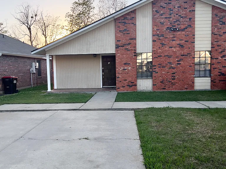 313 Titan Dr #B — Photo 1