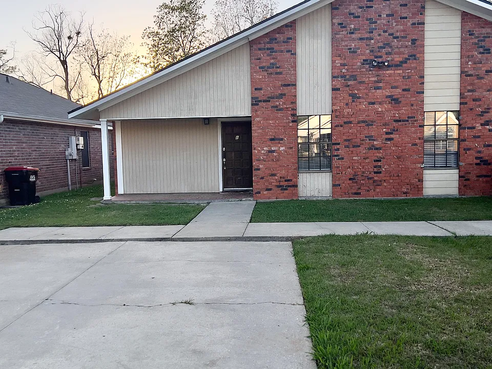 313 Titan Dr #B
