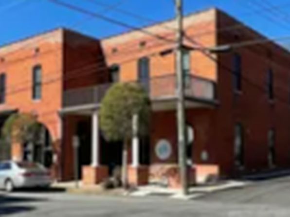 8 S King St #209