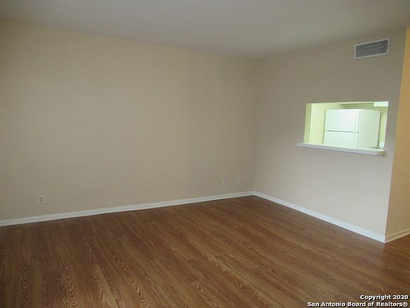 3rd image of 8401 N New Braunfels Ave APT 320