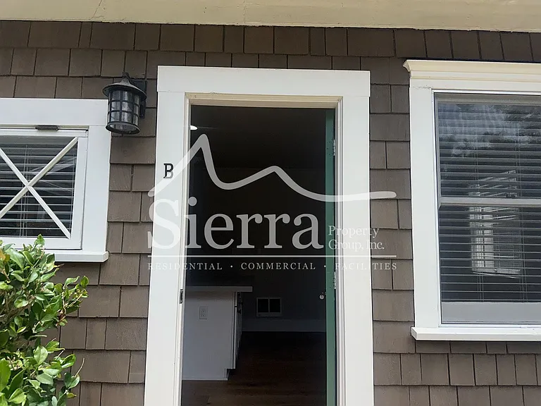 1323 Olive St #B — Photo 1