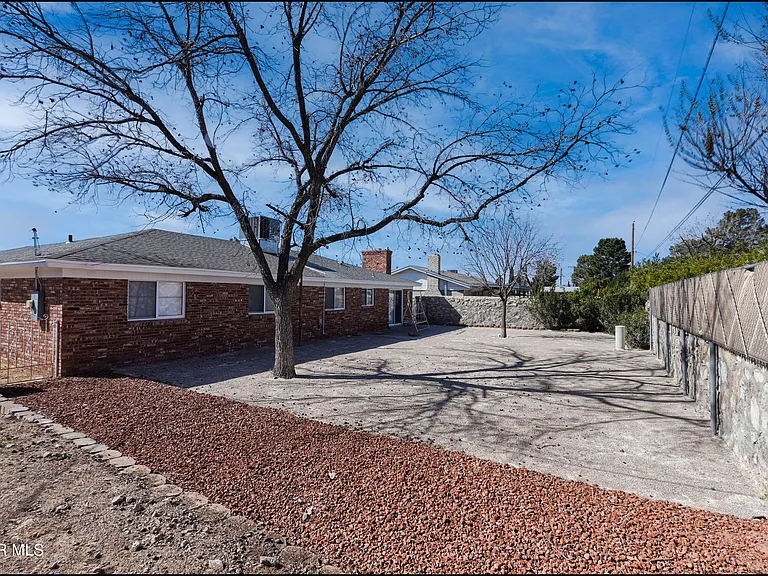 8617 Darlina Dr — Photo 34