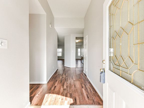 4th image of 3863 Silverhawk Dr N