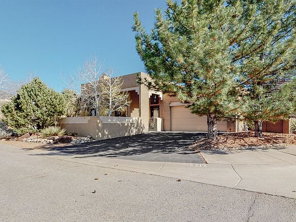 4th image of 2318 Calle De Gabriel NE