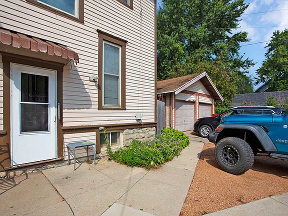 4th image of 330 E Irving Ave