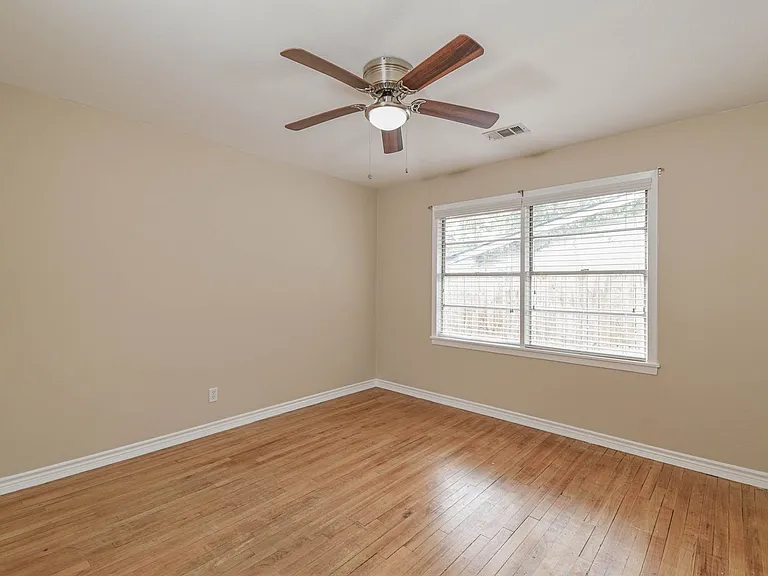 1509 N San Jacinto St — Photo 17