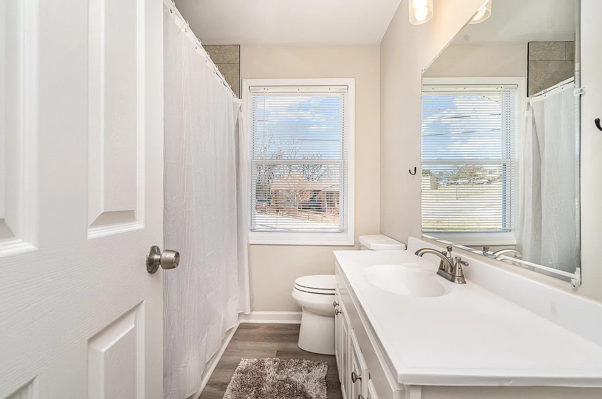 Upstairs Bathroom - N Avondale Cir