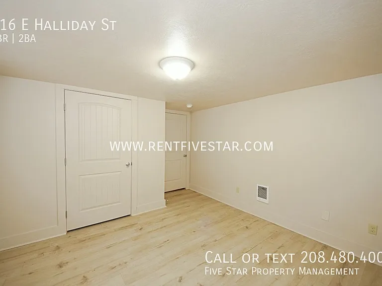 916 E Halliday St — Photo 13
