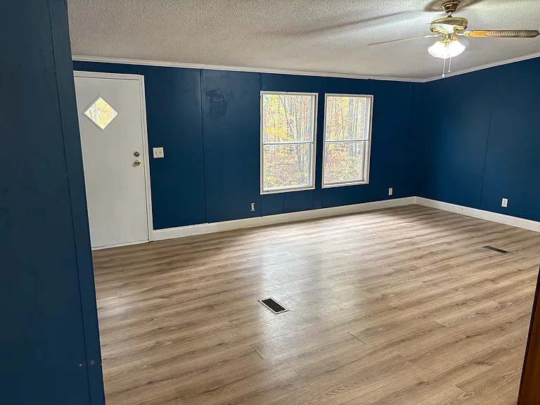 329 Hollybrook Ln — Photo 6